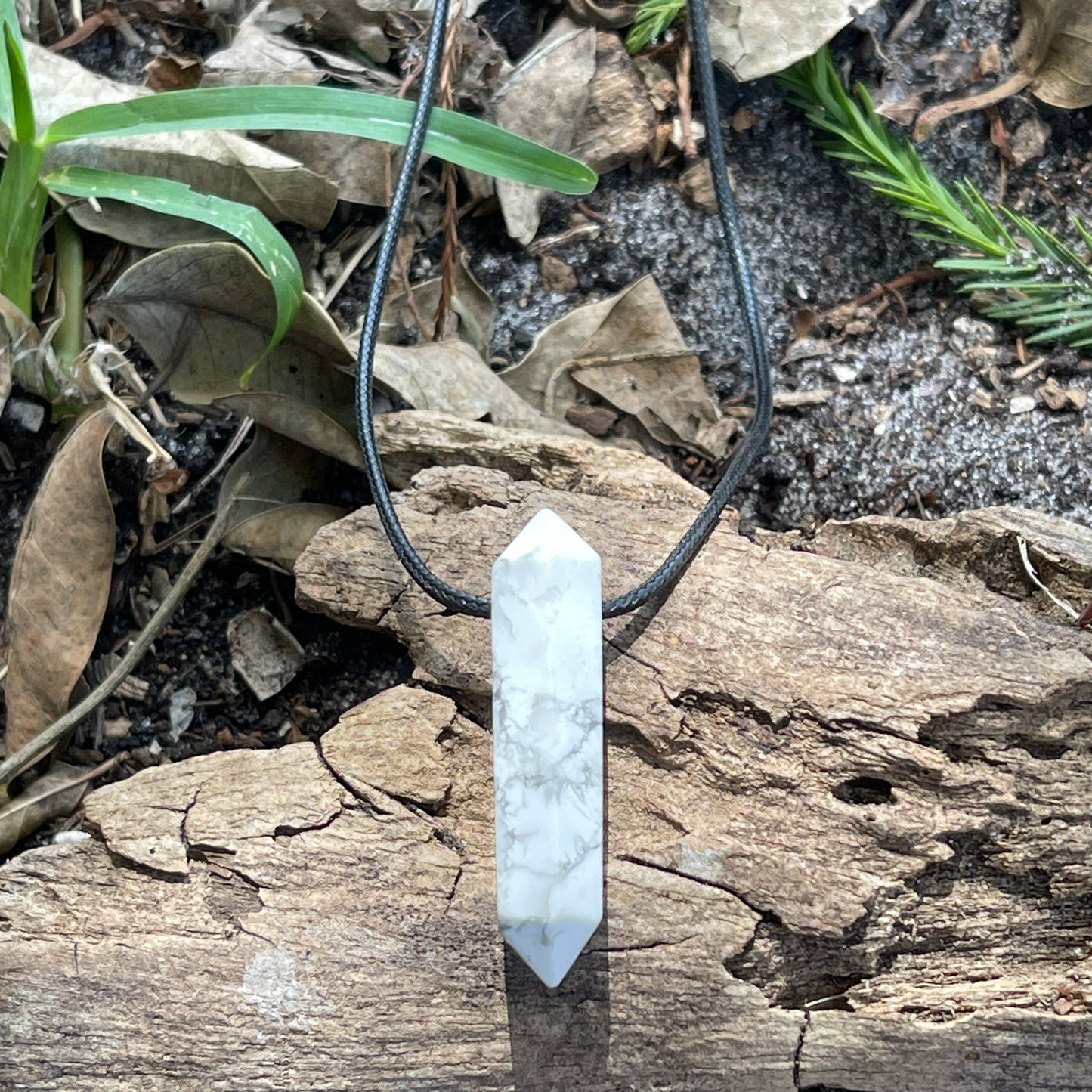 "Icewall" Howlite Crystal Pendant Cotton Necklace