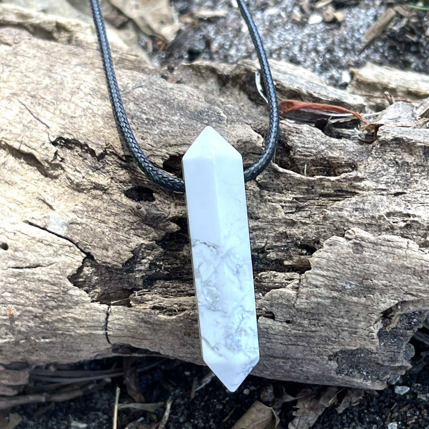 "Icewall" Howlite Crystal Pendant Cotton Necklace